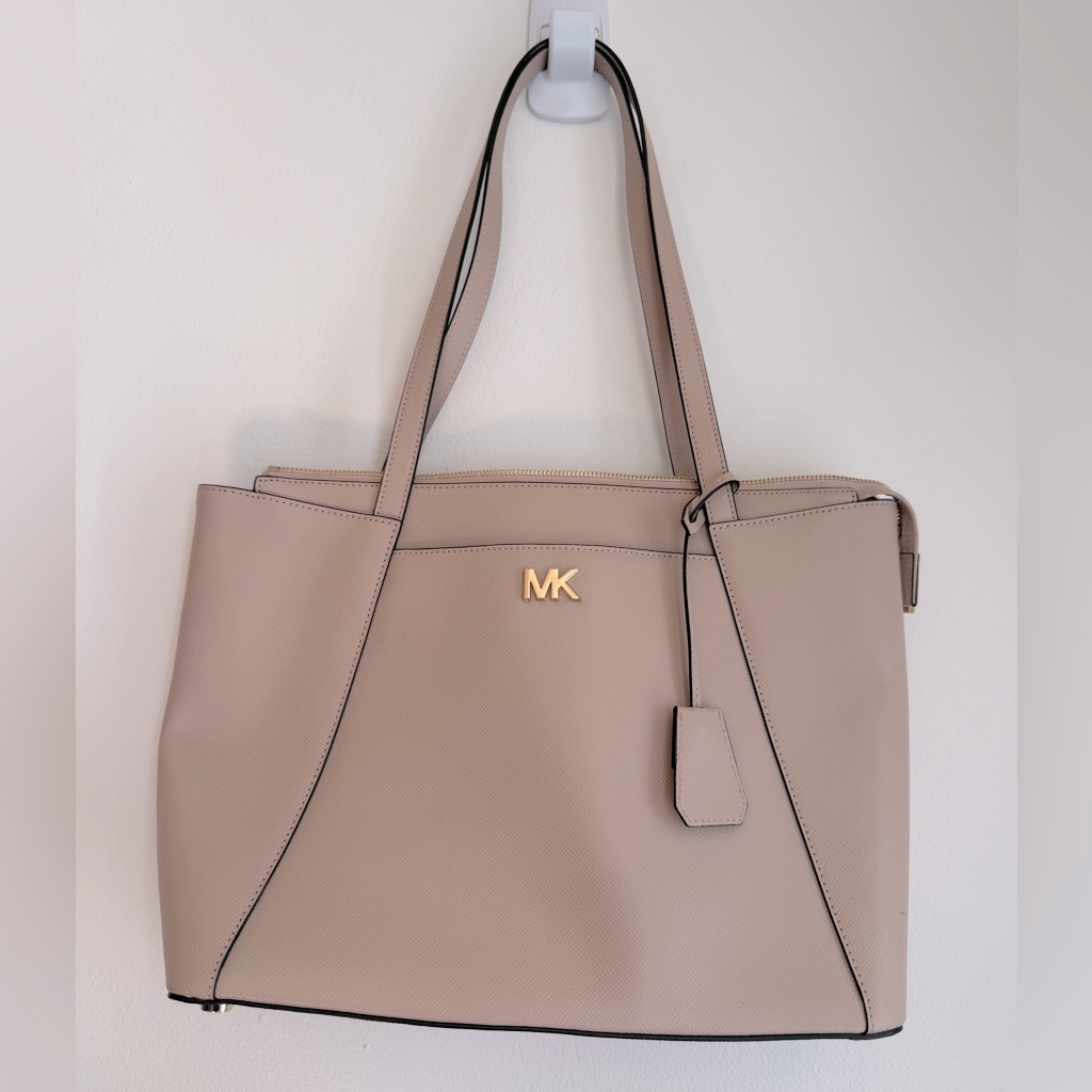 Michael Kors Leather Handbag In Mauve/ Light Pink Color. New!